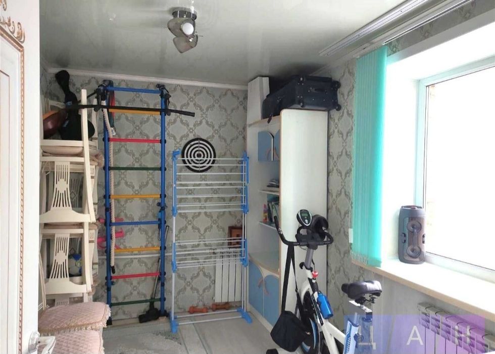 Продается 4 комн квартира в центре