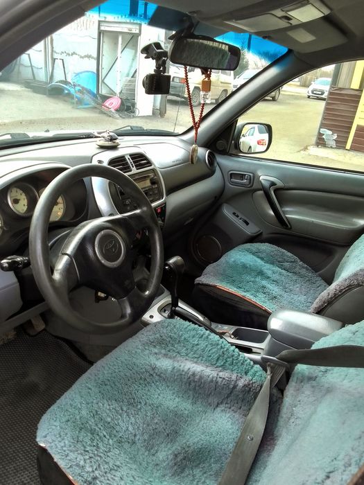 Продам таёта раф4