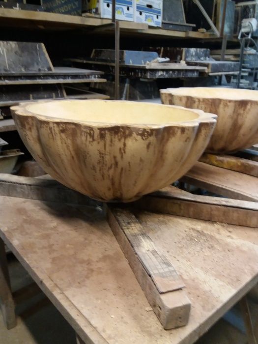 Градински кашпи и саксии