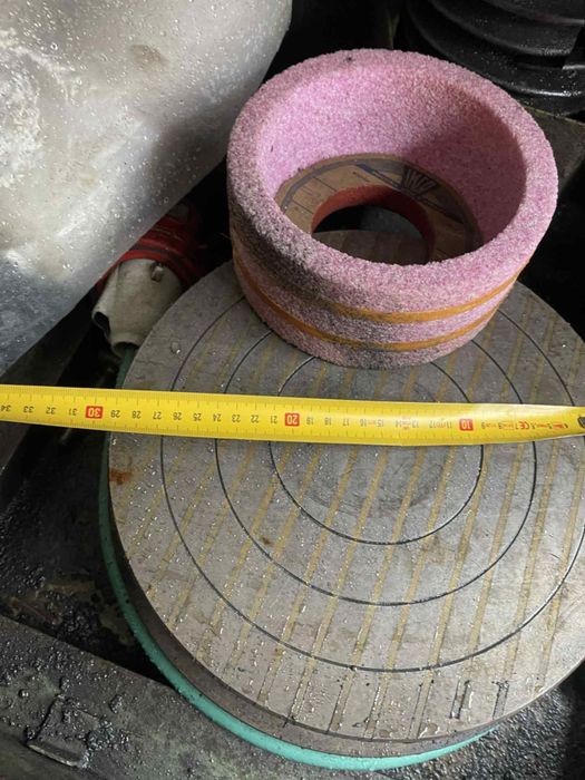 Ротационна повърностна шлайфмашина .