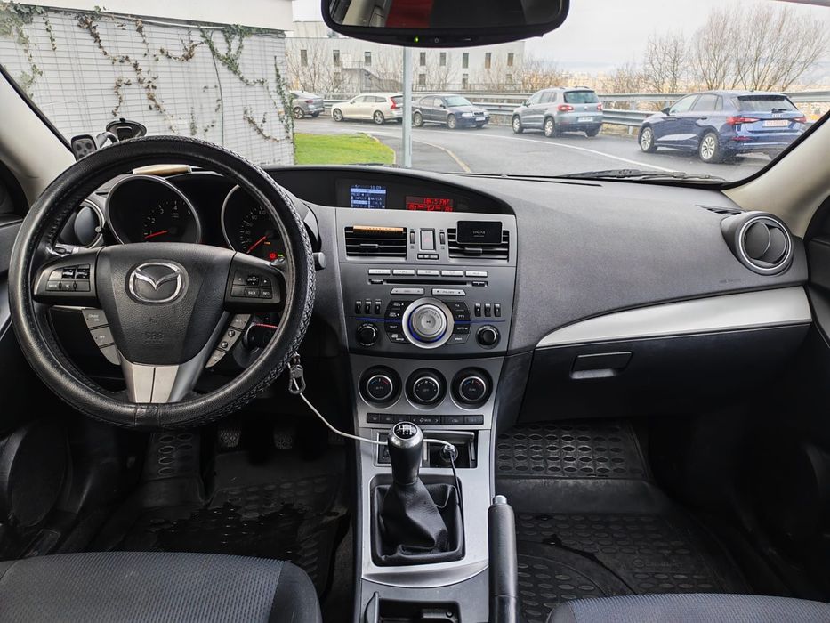 Vând Mazda 3 Bl 2.0l benzină din 2010