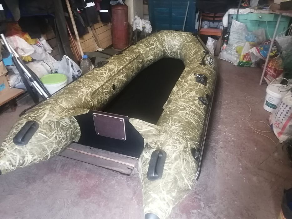 Продам лодку альбатрос а-3000