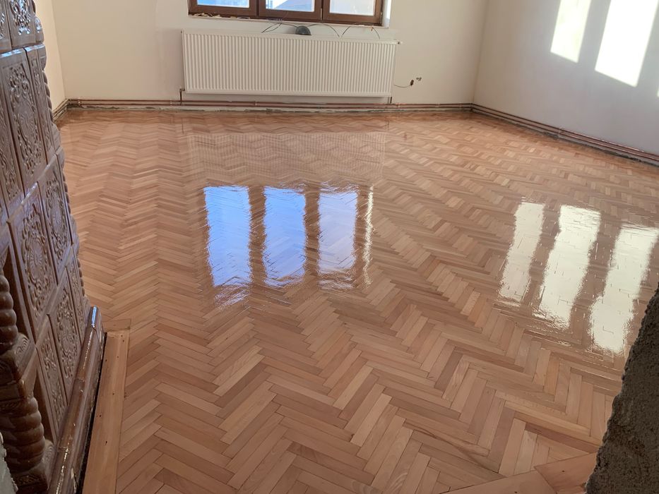 Parchetar cu experiența