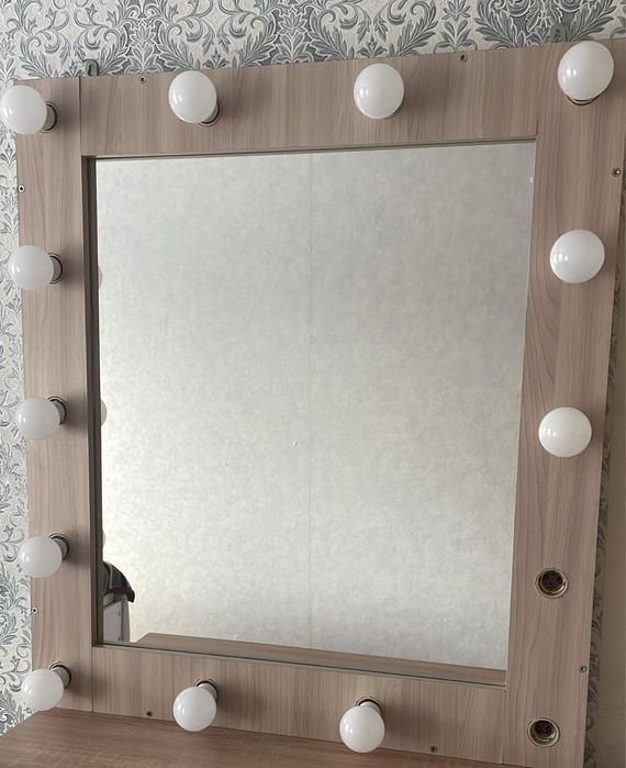 Продам зеркало и стол