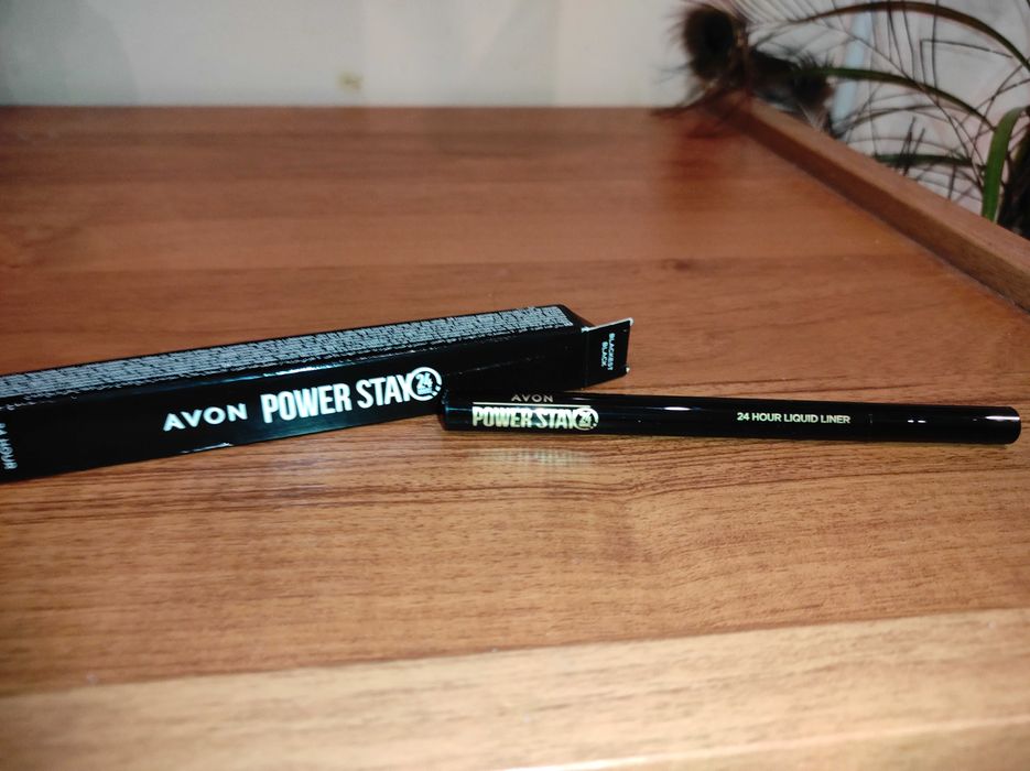 моливи за устни и очи / очна линия AVON