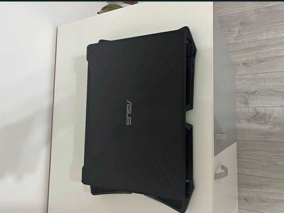 Vând schimb laptop gaming