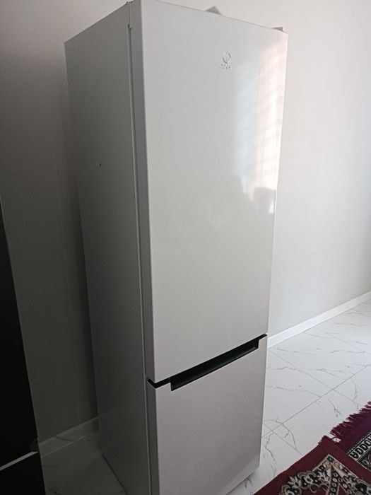 Холодильник Indesit