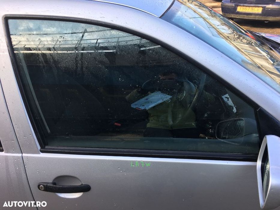 Geam Portiera Dreapta Fata VW Bora 1998 - 2005 Cod Culoare LA7W