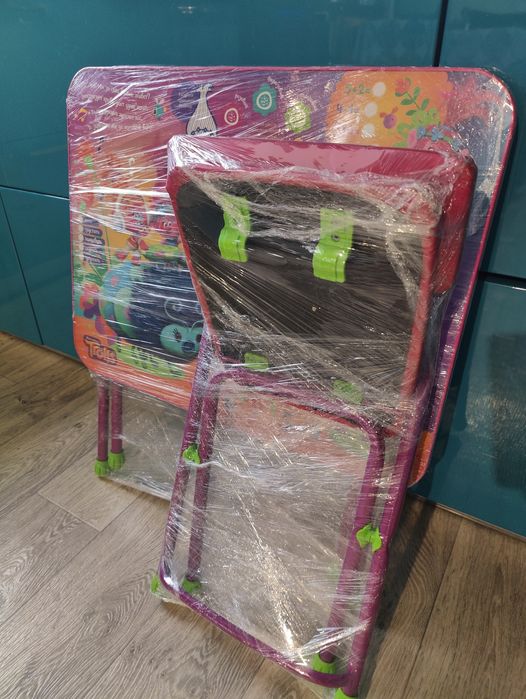 Продам комплект стол и стульчик