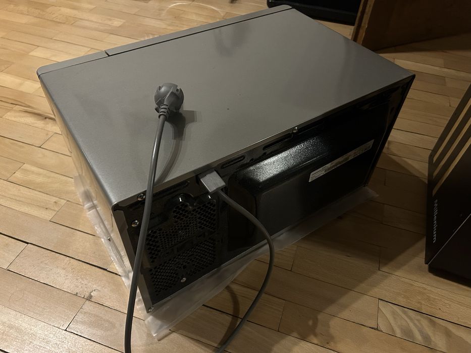 Микровълнова Samsung MS23F301TAS Като Нова