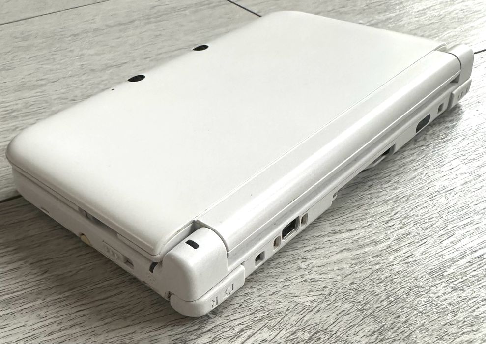 Super Ofertă! Joc Nintendo 3DS XL! Card 4GB! Stare Foarte Bună!