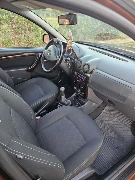 Vând  Dacia  Duster