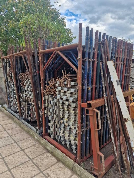 Строително скеле под наем