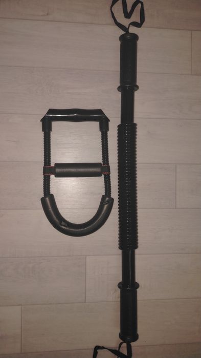 Продам ручной тренажёр, скакалка