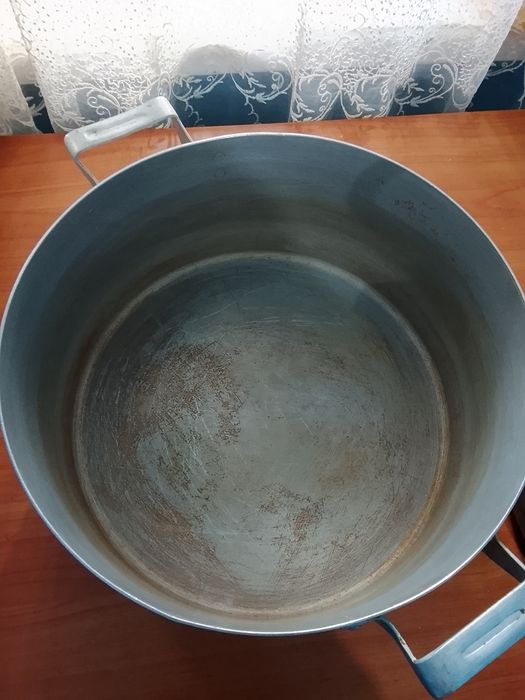 Продам кострюли болшие