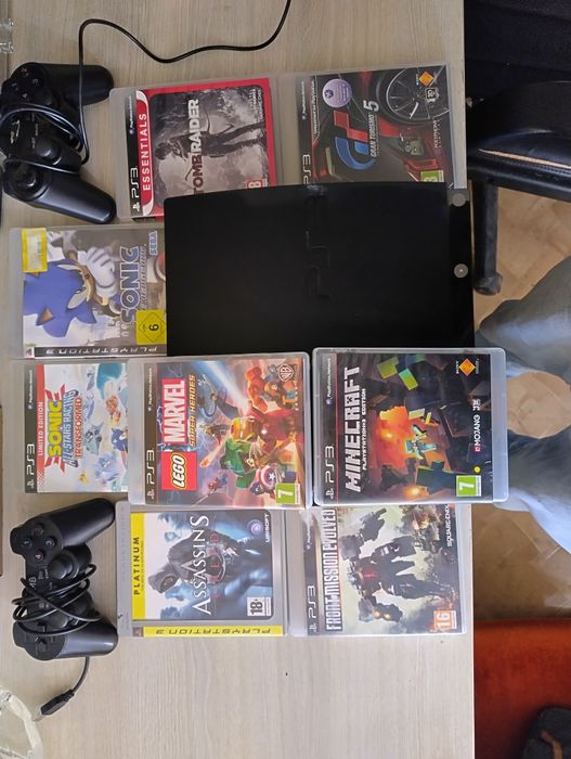 PS3 +  8 Игри + 2 Джойстика