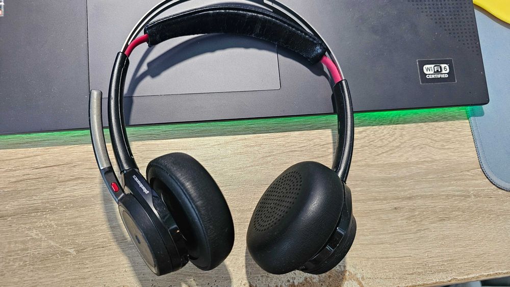 Bluetooth Слушалки с микрофон Plantronics Voyager Focus B825