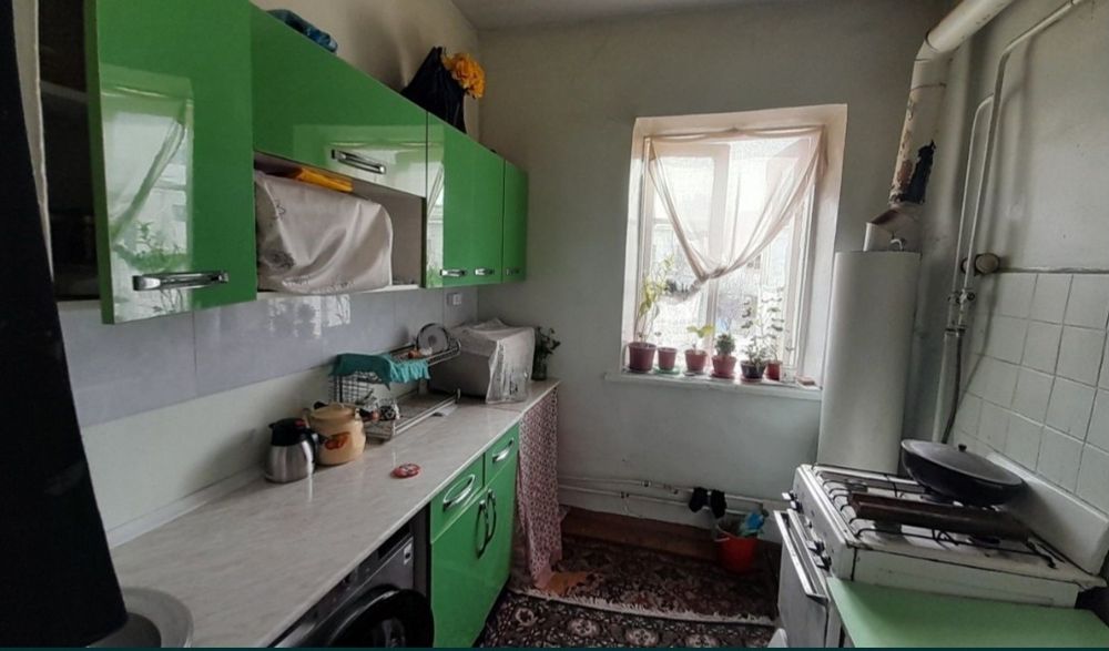 Қорасаройда 3хона уй 2қаватли уйда сотилади