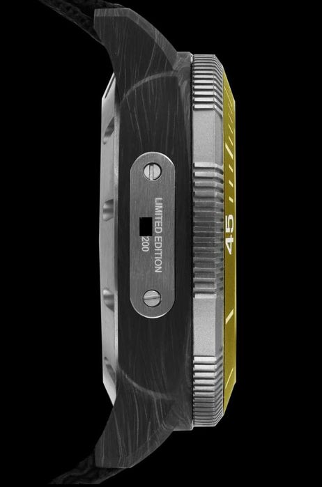 Tecnotempo - "Commando" - Forged Carbon & Titanium - Automatic