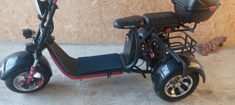 Электроскутер White Siberia.