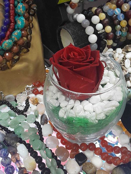 Вечна роза в стъкло – Подарък, който остава завинаги