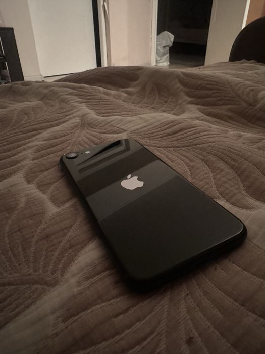 Продам iphone se 2022