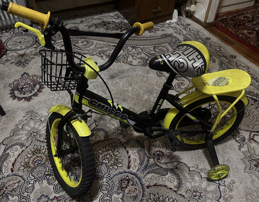 Велосипед яхши холатда деярли ишлатилмаган боламни ёшига мос келмай