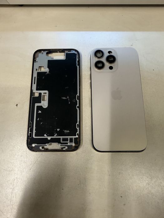 Carcasa originala iphone 16 pro