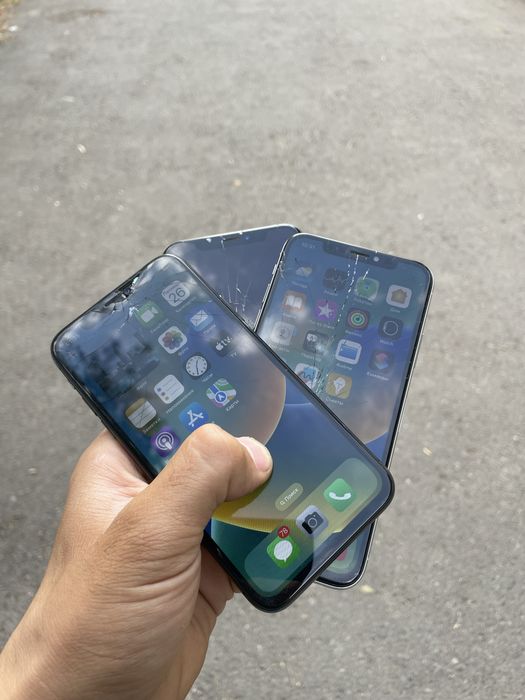 Iphone x 3 ta oqib chiqila