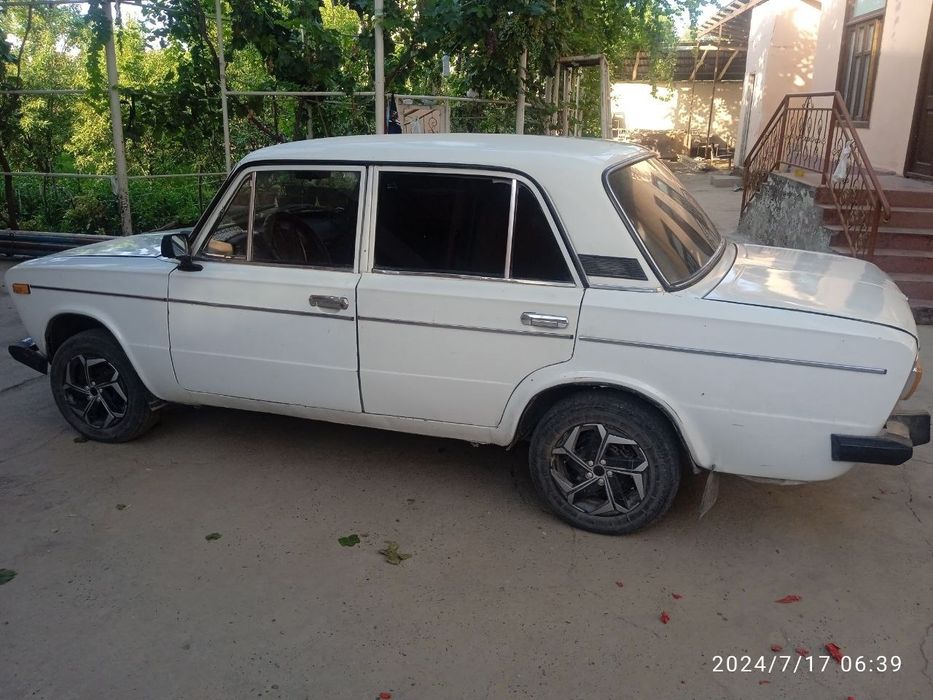 Машина юриб турган