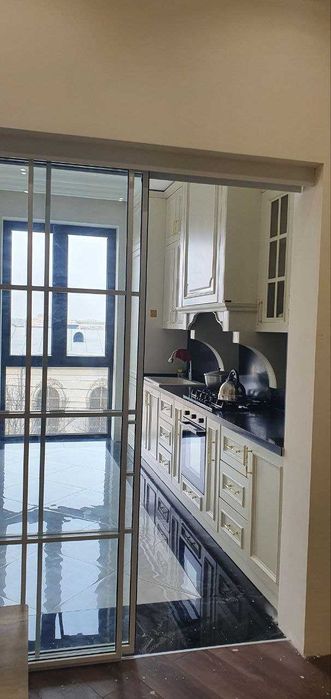 Хувайдо махалласида жилой комплексада евро ремонт квартира  103 м2