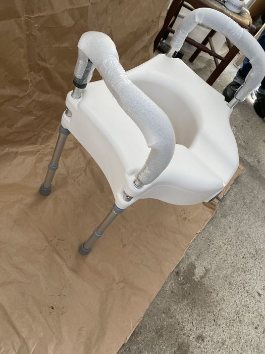 Inaltator toaleta 12cm cu manere si picioare