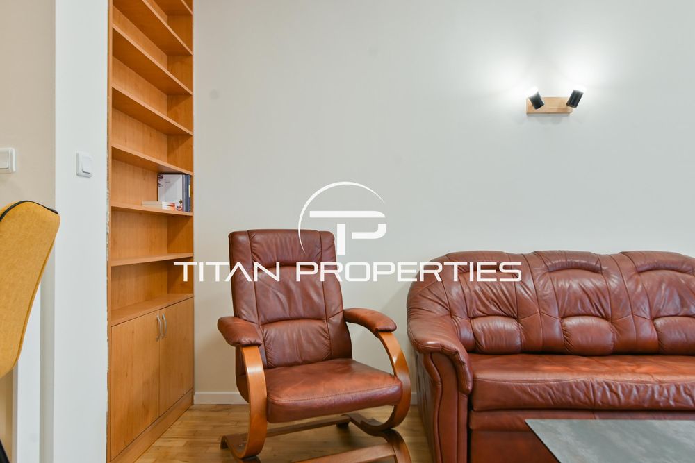 Дава се под наем Двустаен апартамент в София, Център - 60 кв.м за 648.21 € - Снимка #2