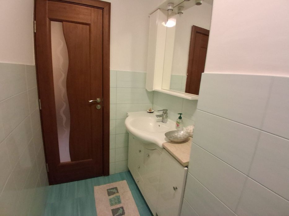 Apartament  decomandat,2 camere,  zona foarte bună in Craiova