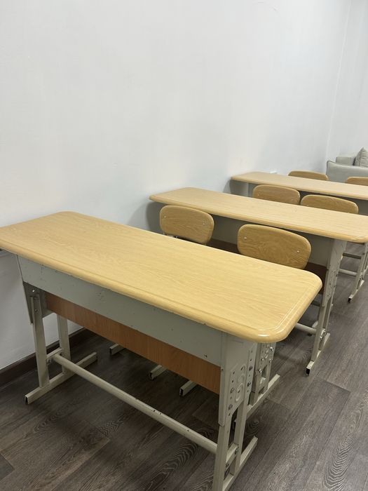 Парта со стульями