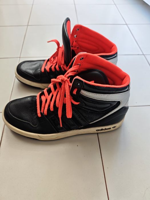 Кецове Adidas Court Attitude и полукецове Nike