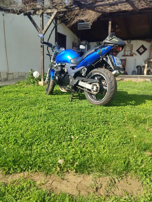 Продавам Кавазаки ZR750