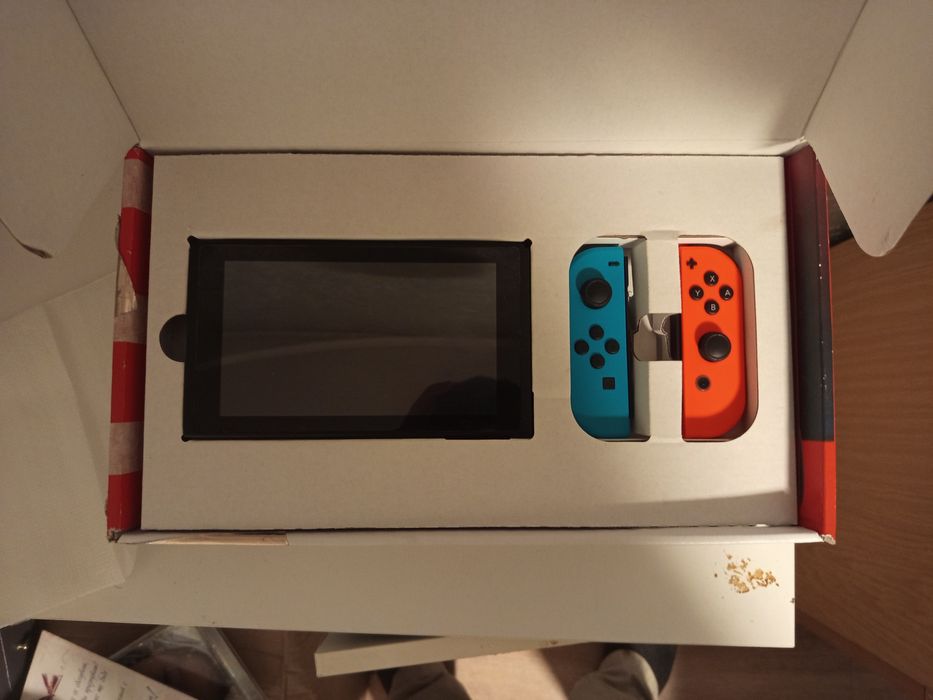 Nintendo Switch – отлично състояние + 3 игри