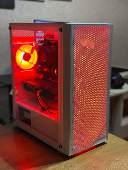 ПК в белом корпусе