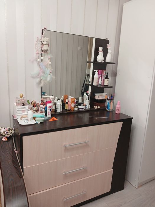 продам комод с зеркалом