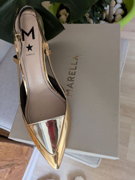 Златни обувки на Marella
