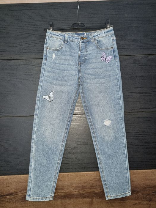 Продавам Детски дънки за момиче като нови