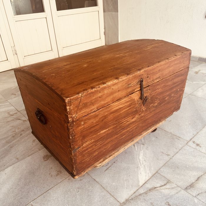 Античен шведски сандък „Allmoge“ – масивно дърво, ръчна изработка