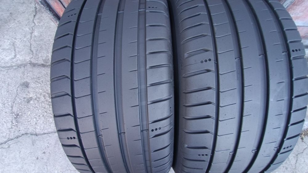 245/40/18 Michelin