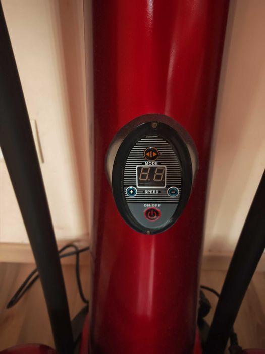 Вибрираща машина VIBROGYM inSPORTline LOTUS