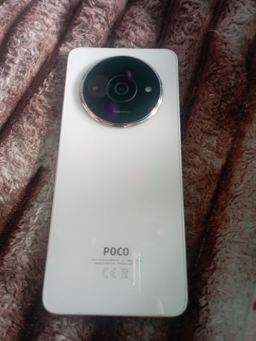 Продам телефон поко С61