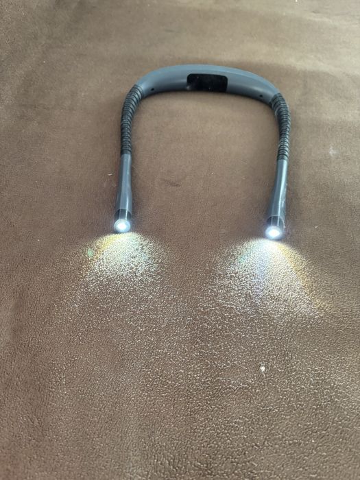 Colier cu lumini pentru citit noaptea