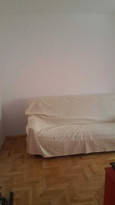 Inchriez apartament cu 2 camere zona centrala-1300 lei/luna