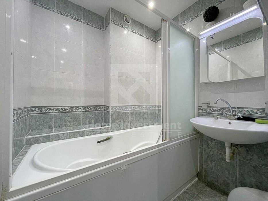 Продава се Четиристаен апартамент в Варна, Зимно кино Тракия - 137 кв.м за 1971 €/кв.м - Снимка #12