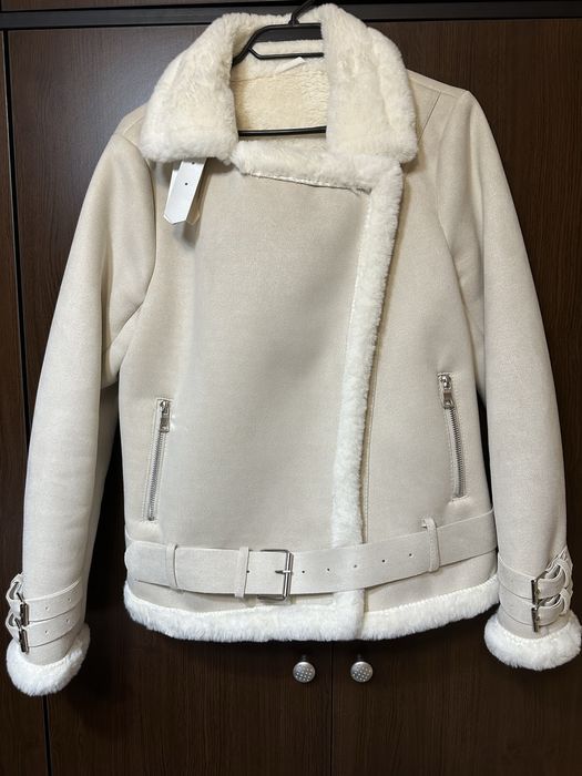 Зимно яке в бежов цвят